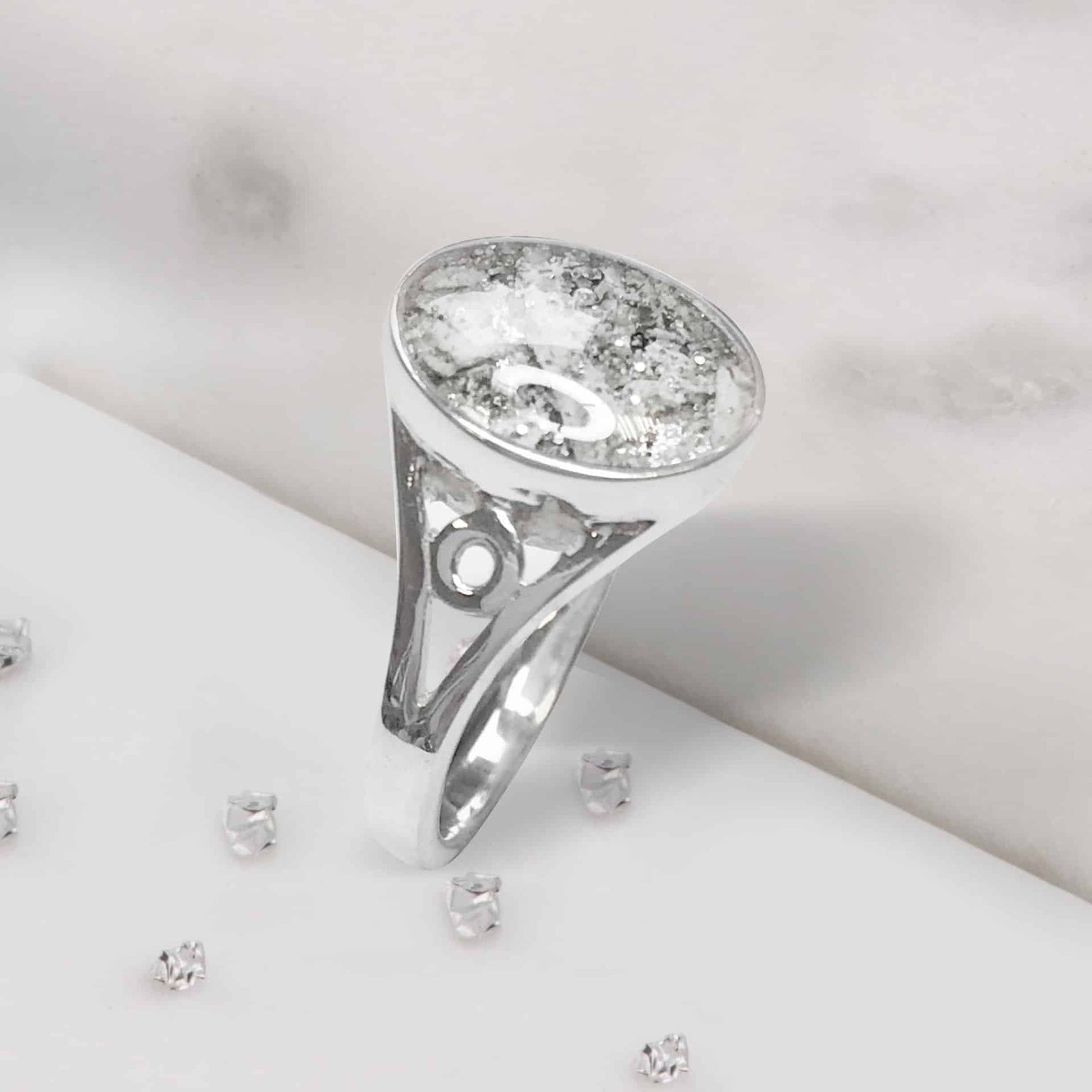 Gold Resin Inlaid Oval Ring
