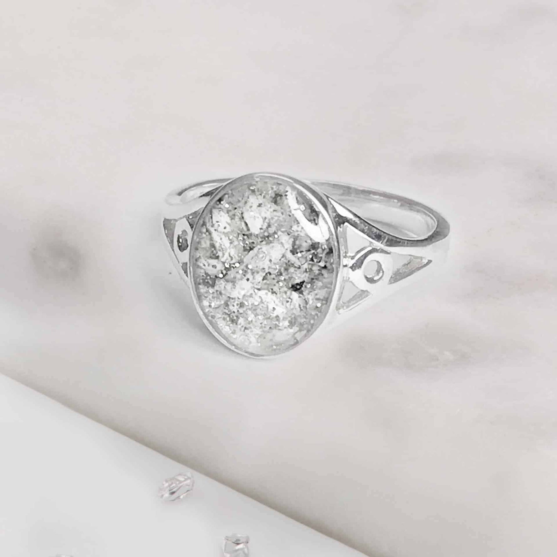 Gold Resin Inlaid Oval Ring