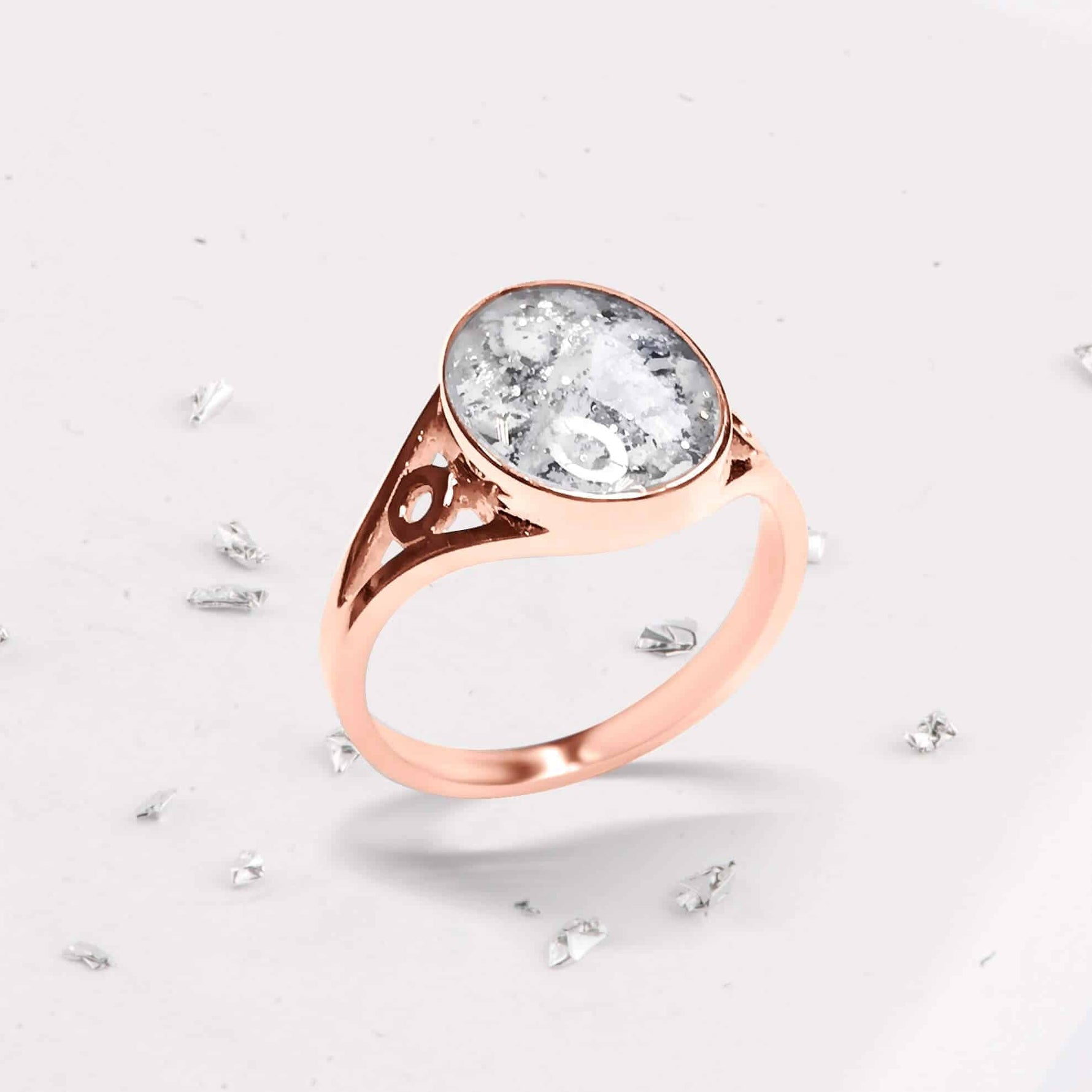 Gold Resin Inlaid Oval Ring