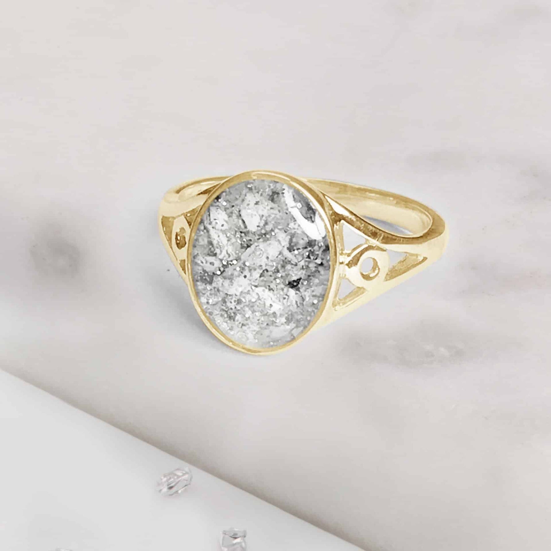 Gold Resin Inlaid Oval Ring