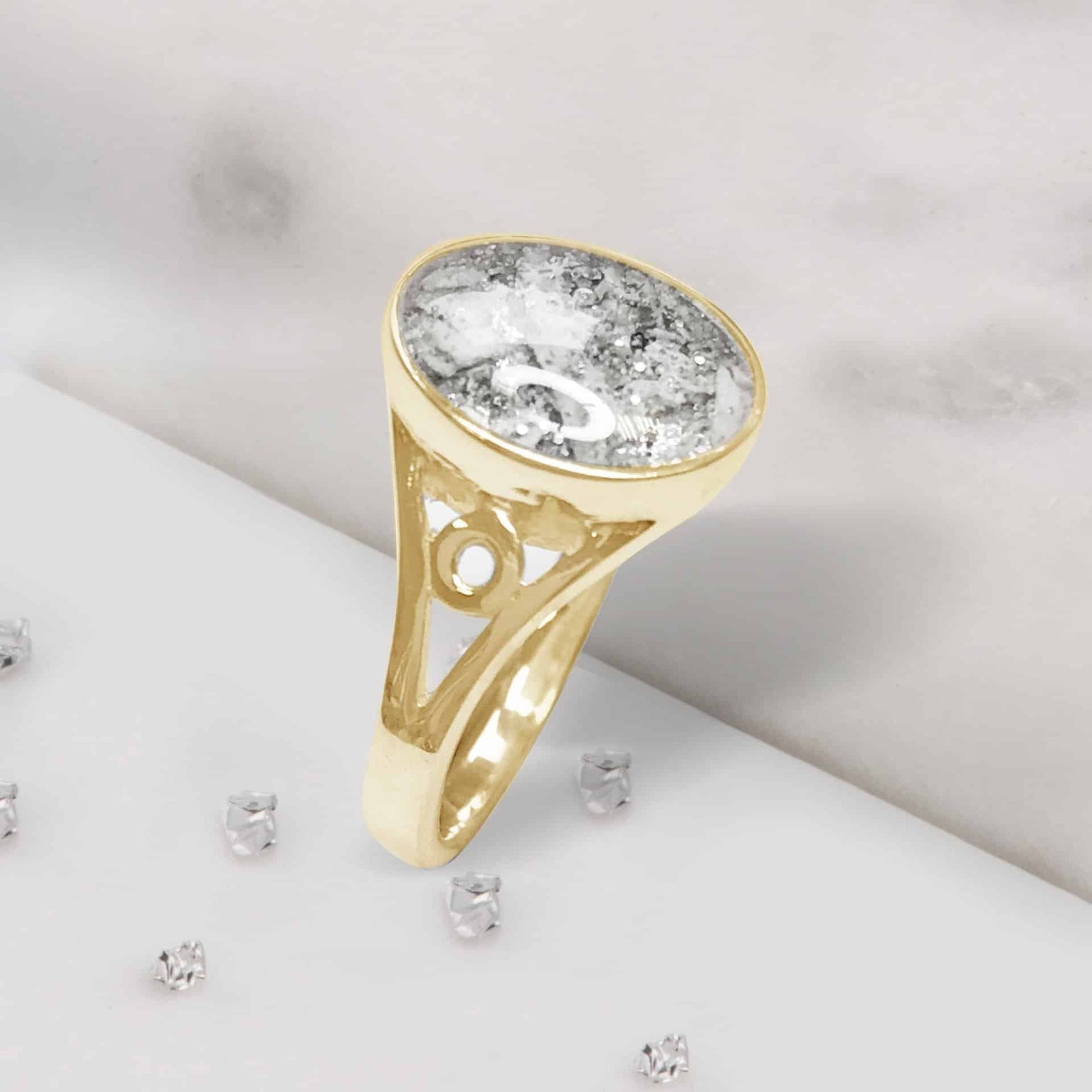 Gold Resin Inlaid Oval Ring