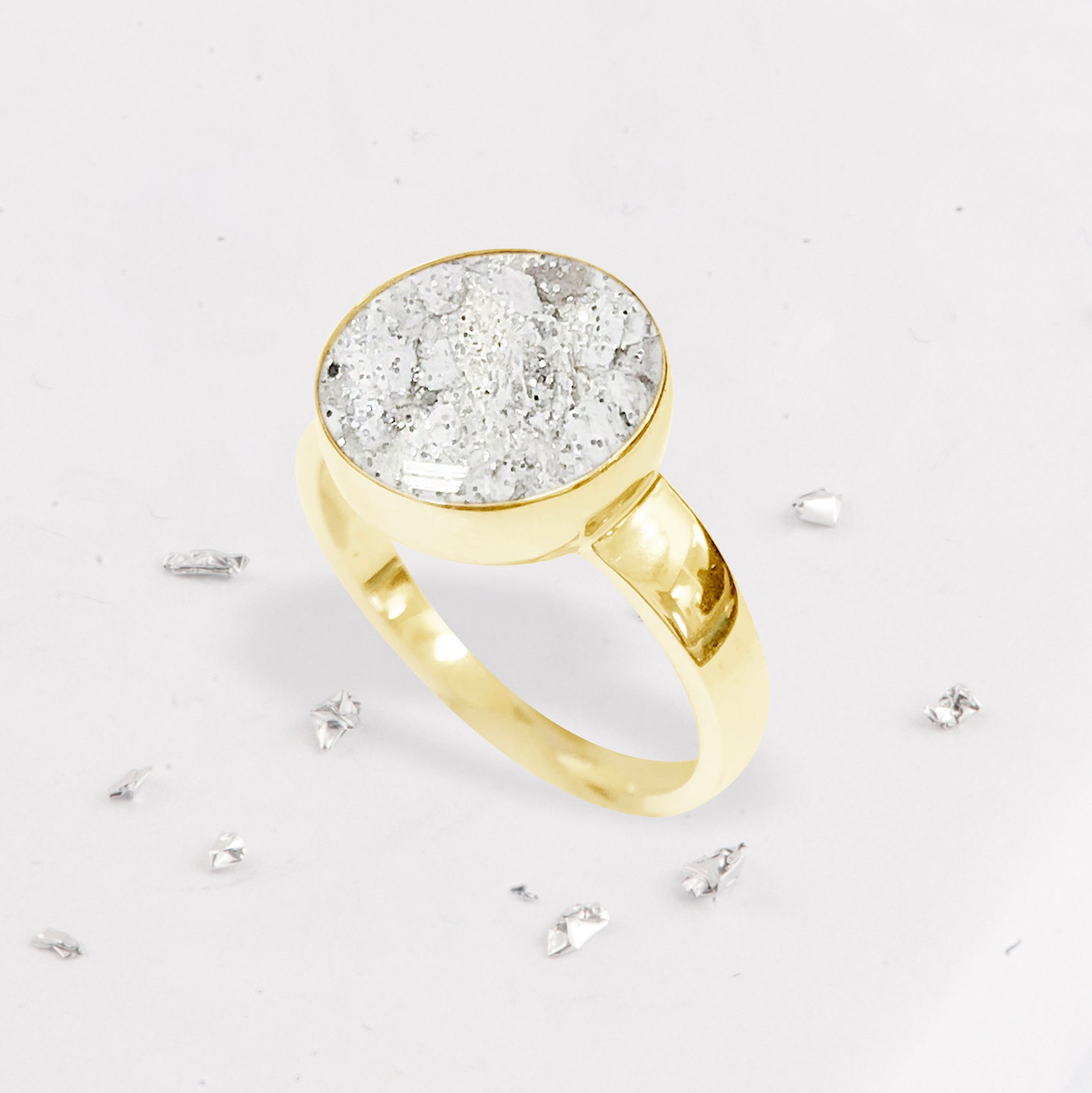Gold Resin Inlaid Round Ring