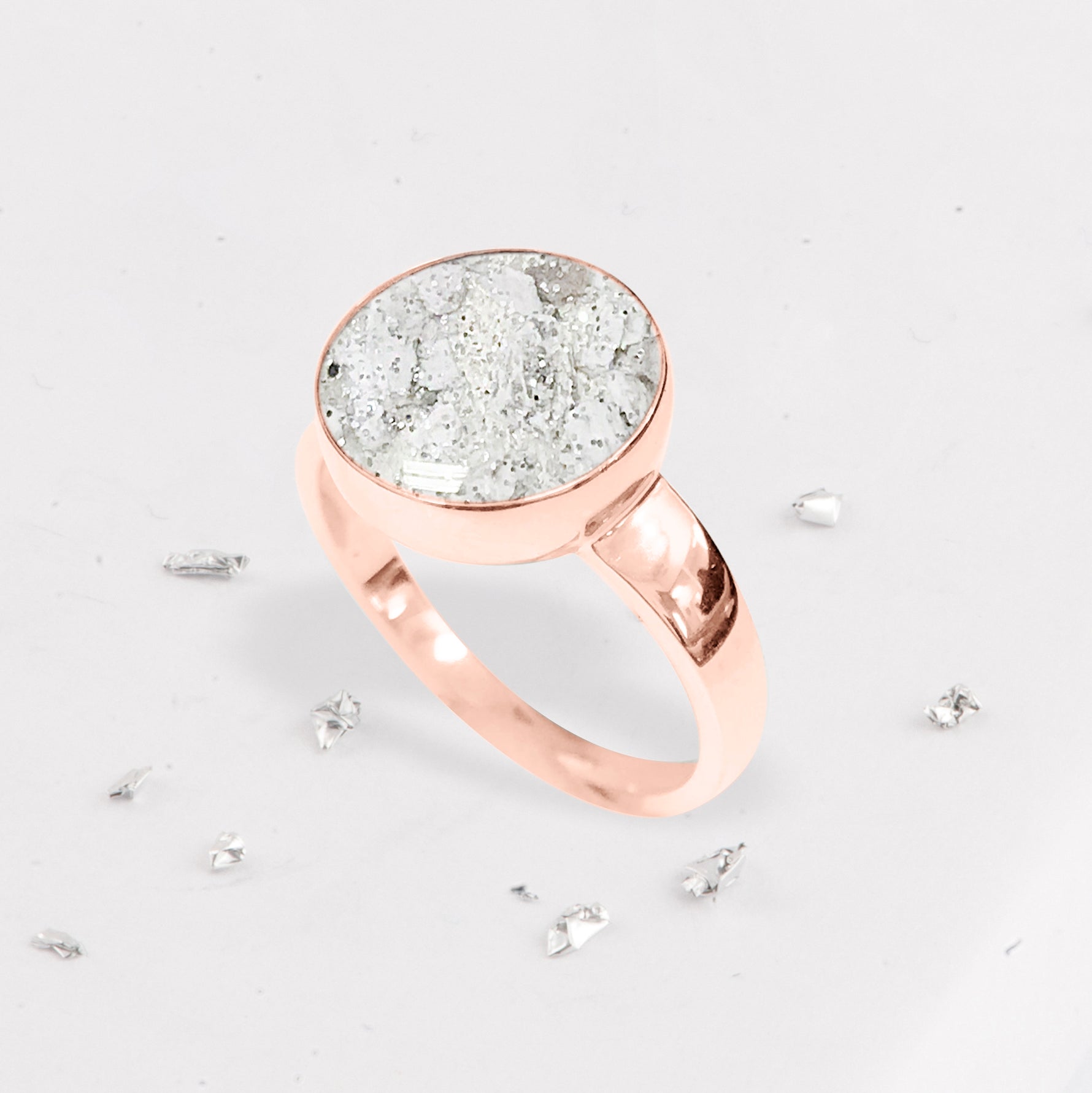 Gold Resin Inlaid Round Ring
