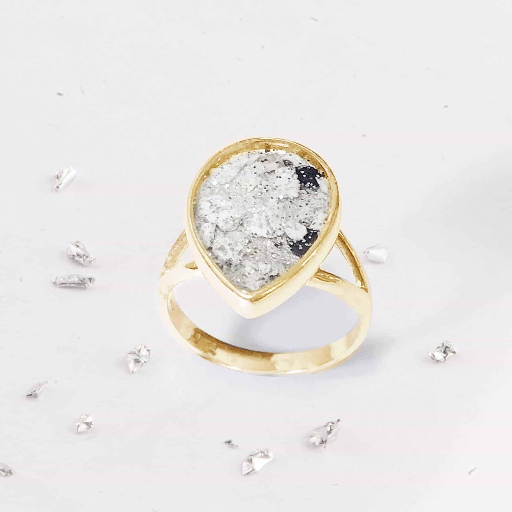 Gold Resin Inlaid Teardrop Ring