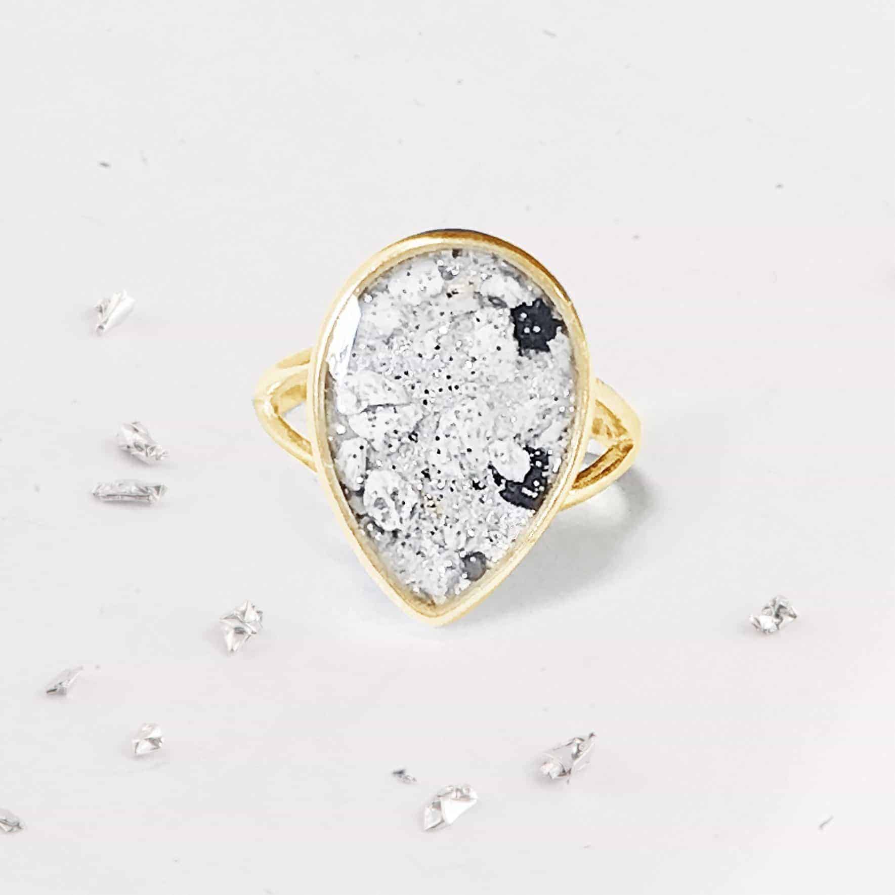 Gold Resin Inlaid Teardrop Ring