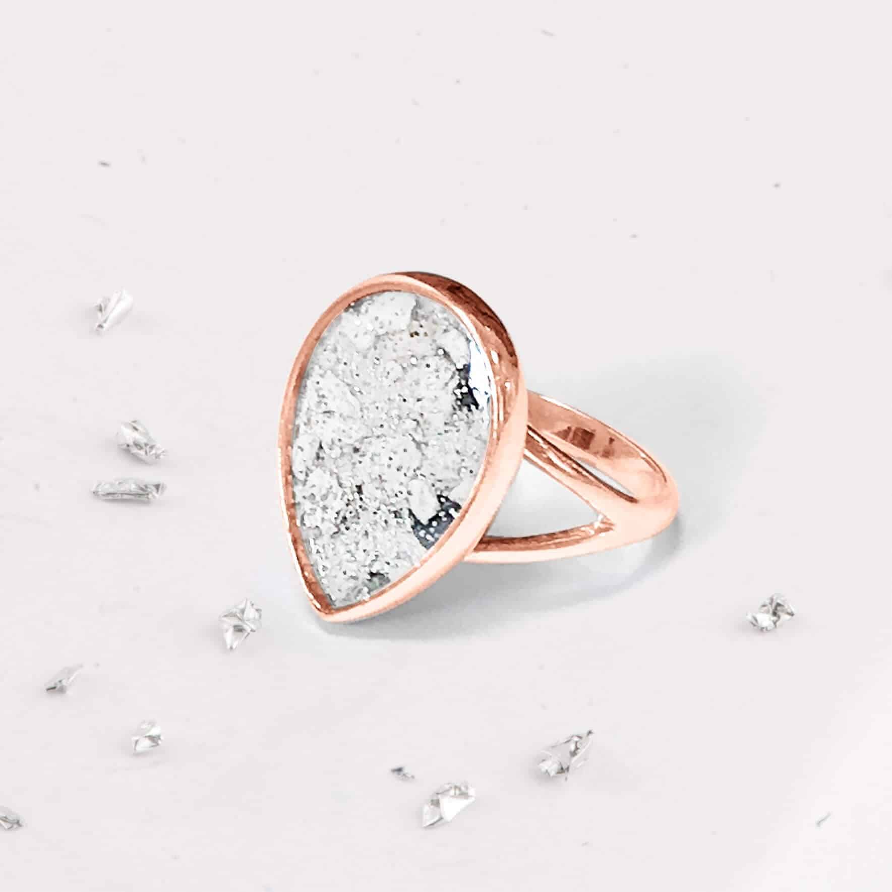 Gold Resin Inlaid Teardrop Ring