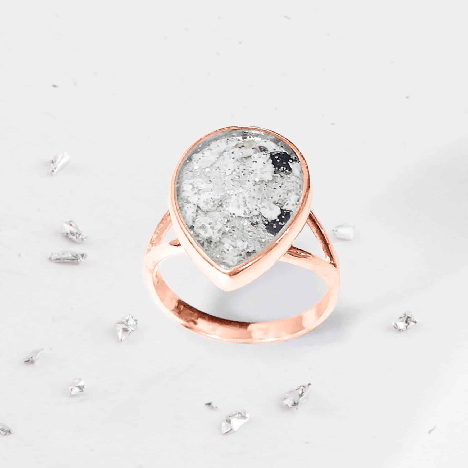 Gold Resin Inlaid Teardrop Ring
