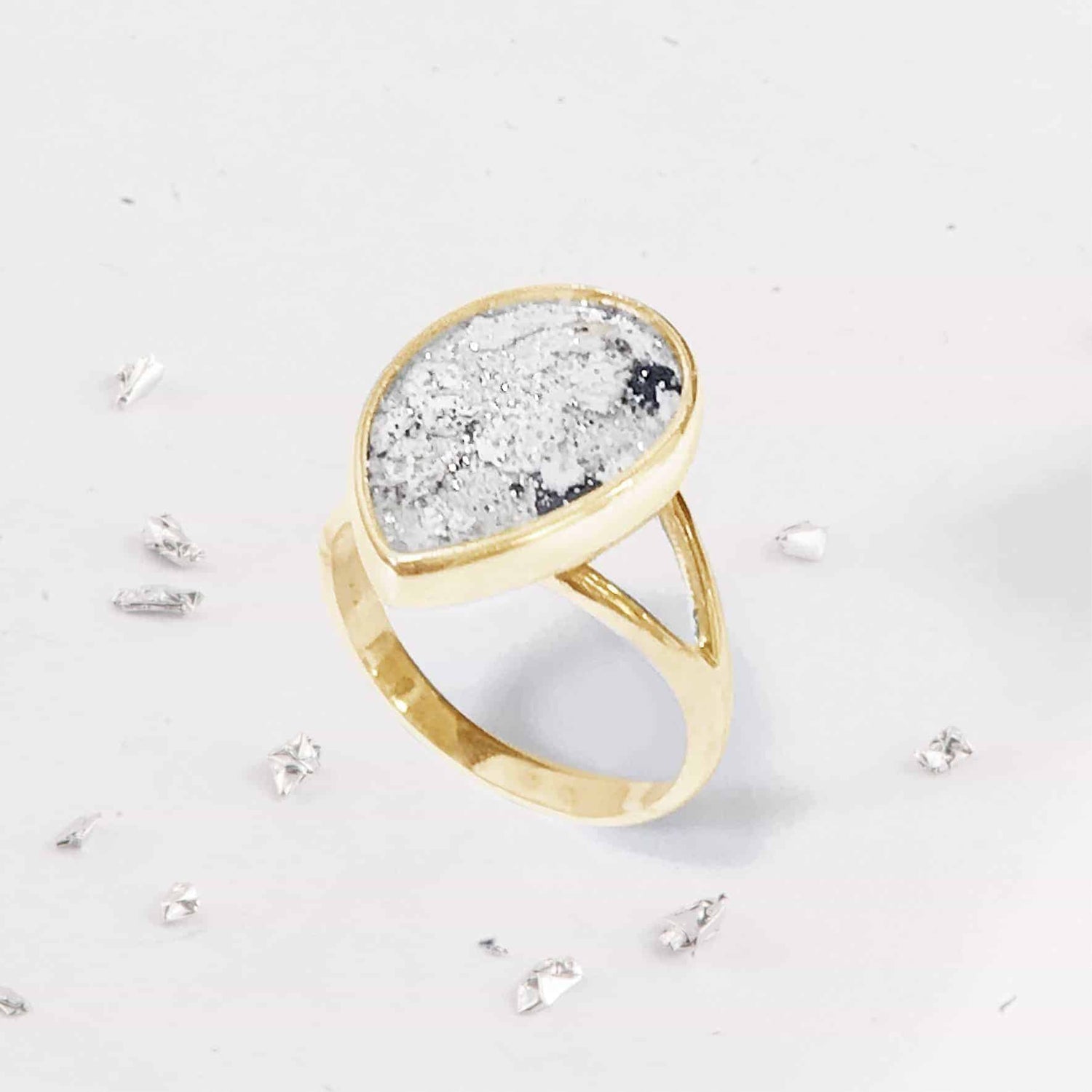 Gold Resin Inlaid Teardrop Ring