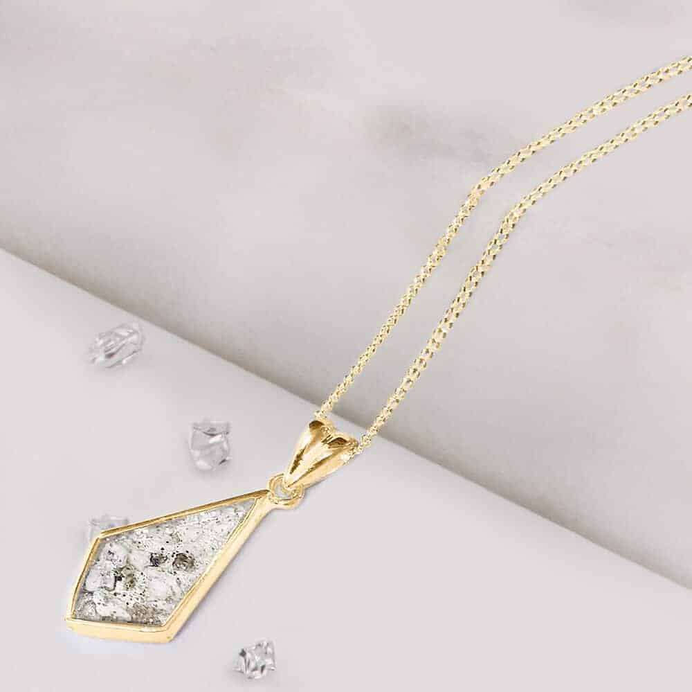 Gold Resin Kite-shaped Inlaid Memorial Pendant