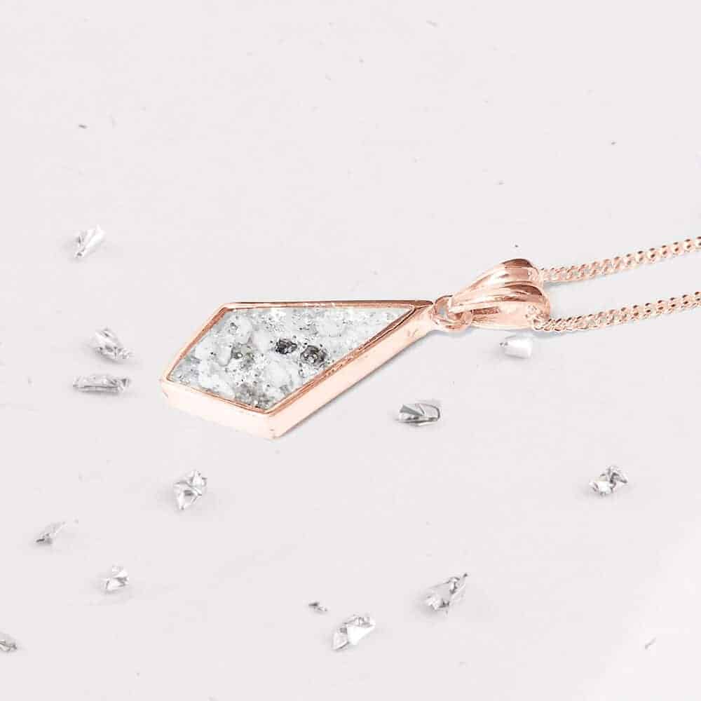 Gold Resin Kite-shaped Inlaid Memorial Pendant