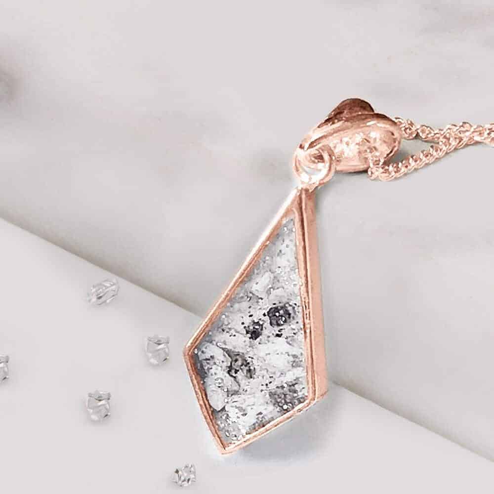 Gold Resin Kite-shaped Inlaid Memorial Pendant