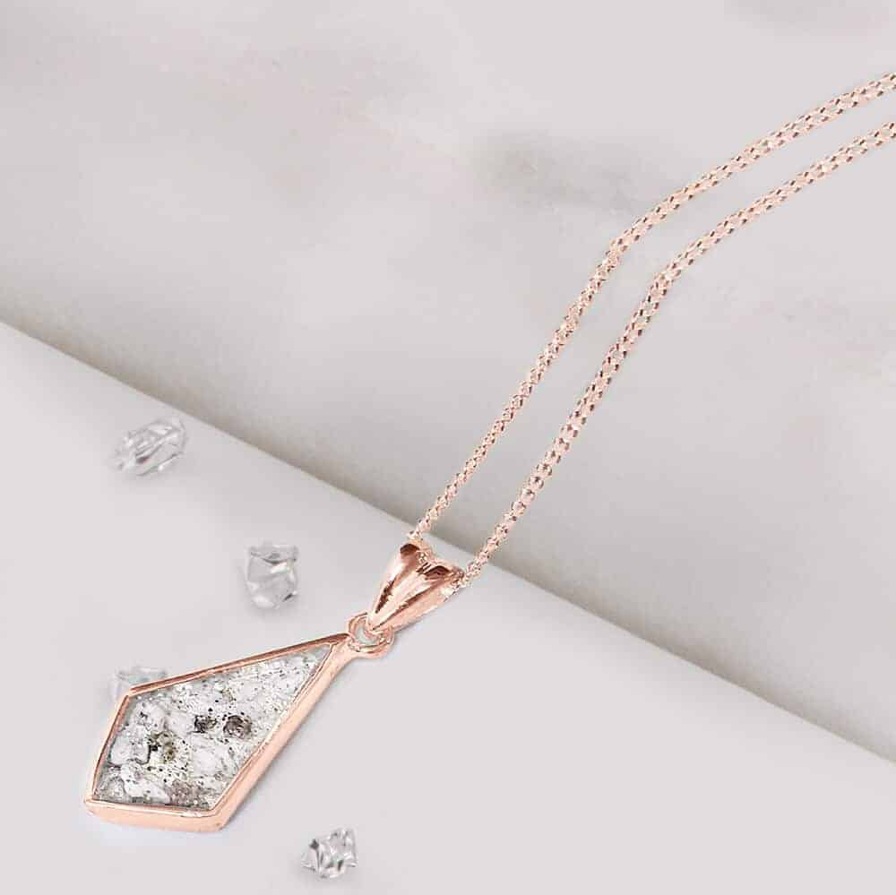 Gold Resin Kite-shaped Inlaid Memorial Pendant